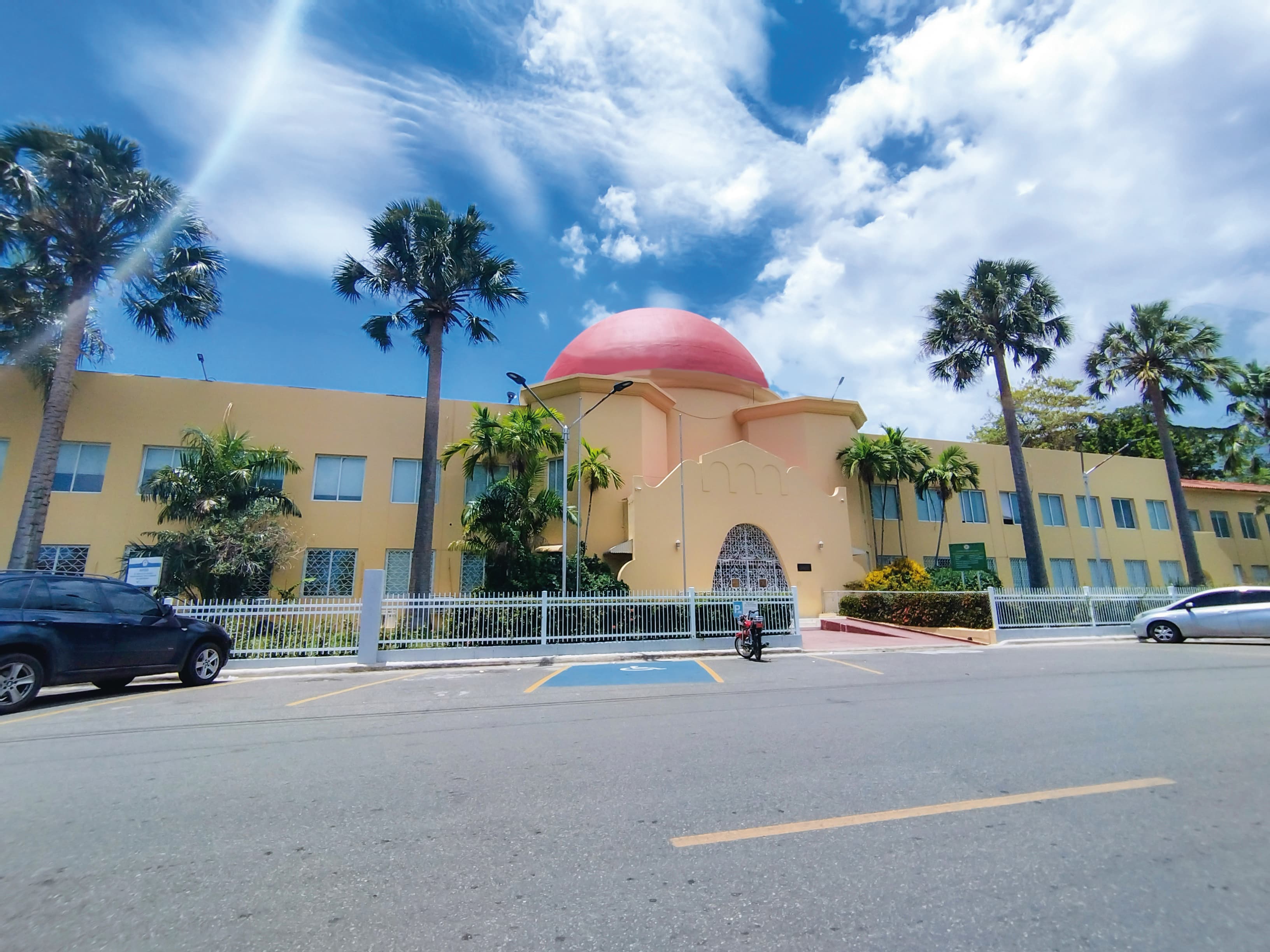 Campus del Instituto Politécnico Loyola