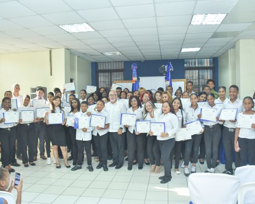 San Cristóbal cuenta con 287 nuevos graduados en Ofimática