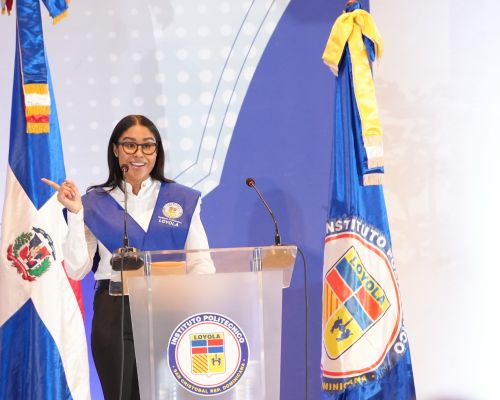 Graciely Marie Catano Lebrón se gradúa con el índice más alto de la promoción 2023-2024