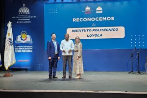 Ministerio de Educación reconoce al Politécnico Loyola por sus aportes a la educación técnica