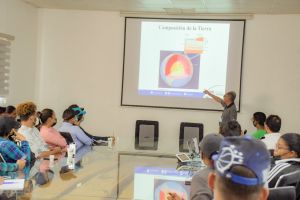 Sismológico Loyola capacita a estudiantes de UTECO 