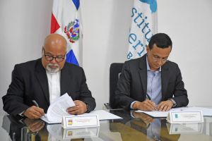 IEESL e Instituto Superior Bonó firman acuerdo de colaboración 
