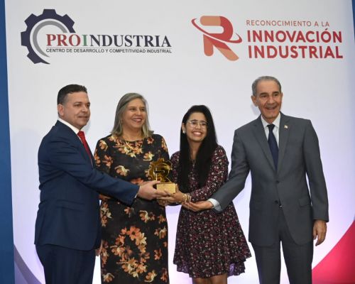 IEESL recibe premio “Innovación Académica” de Proindustria